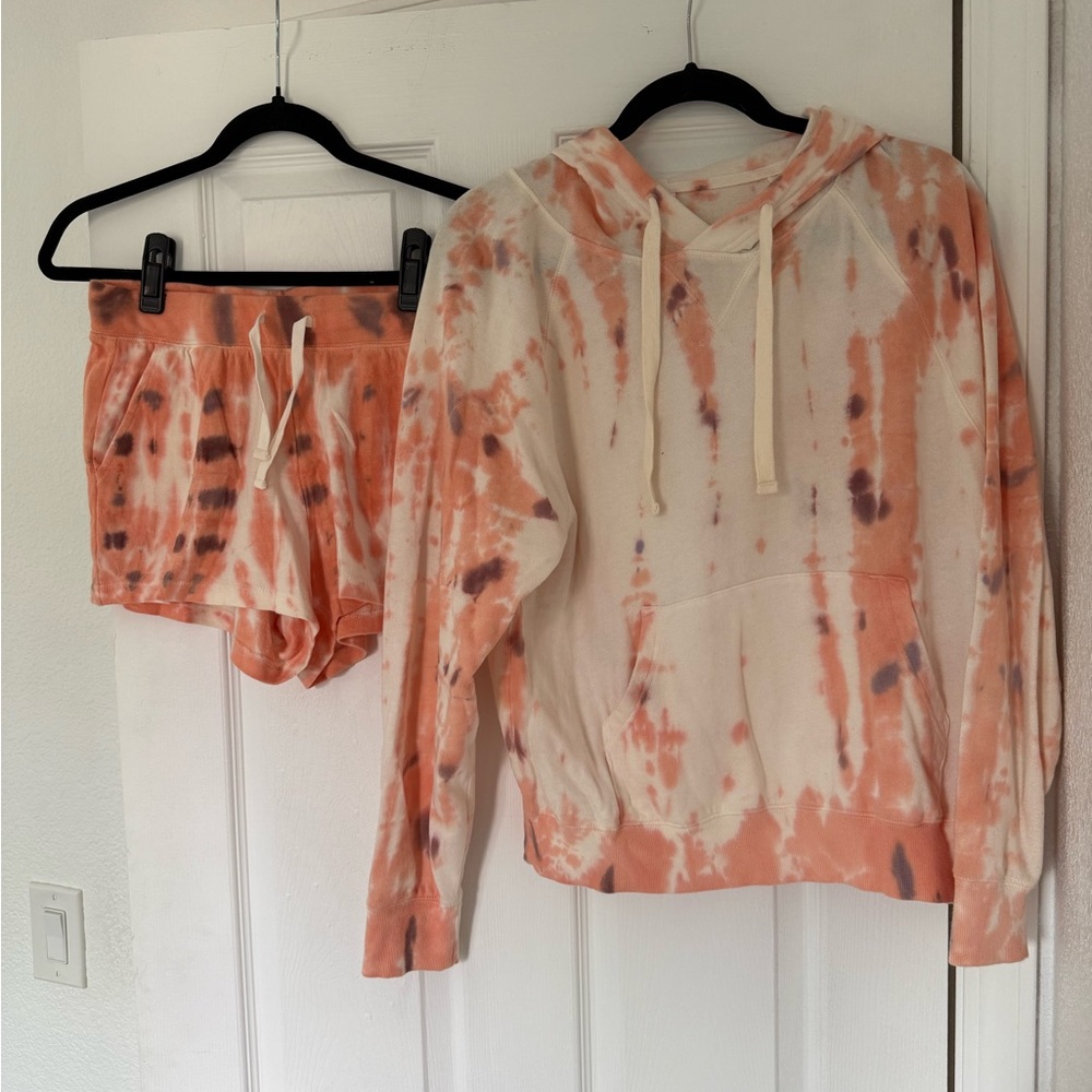 Old Navy Tie-Dye Pullover & Shorts Set – Sweatshirt M / Shorts XS